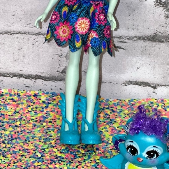 Enchantimals PATTER PEACOCK 6 Inch Doll & 2 Inch Pet Flap Bird - Picture 7 of 9